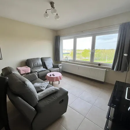 Cozy 2-bedroom Within Walking Distance Of The T62 * Ostenda
