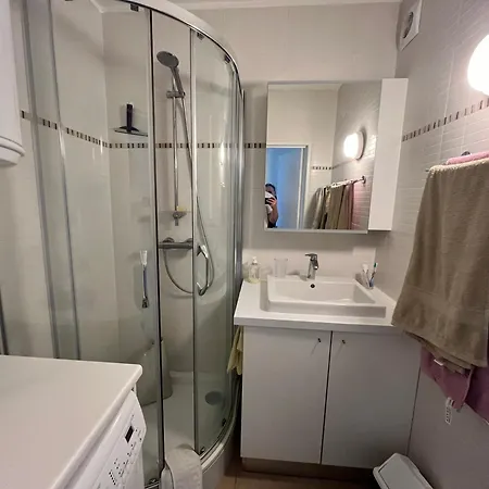 Cozy 2-bedroom Within Walking Distance Of The T62 Ostend