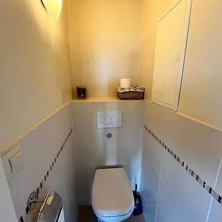 Cozy 2-bedroom Within Walking Distance Of The T62 * Oostende