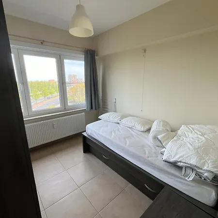Cozy 2-bedroom Within Walking Distance Of The T62 Apartment Ostend