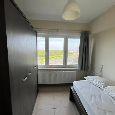 Cozy 2-bedroom Within Walking Distance Of The T62 * Ostend