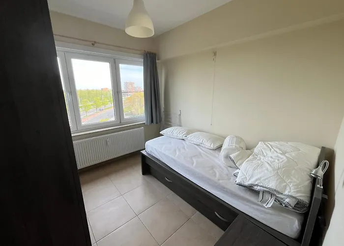 Cozy 2-bedroom Within Walking Distance Of The T62 Appartement Oostende