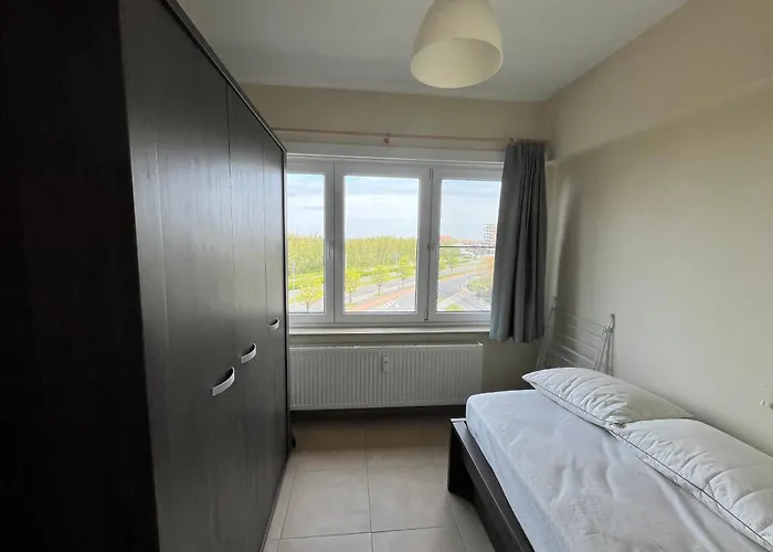 Cozy 2-bedroom Within Walking Distance Of The T62 * Oostende